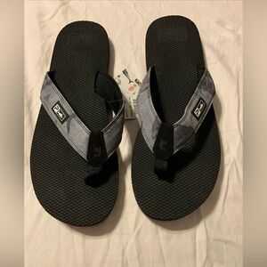 Pelagic mens hooked up flip flops size 13